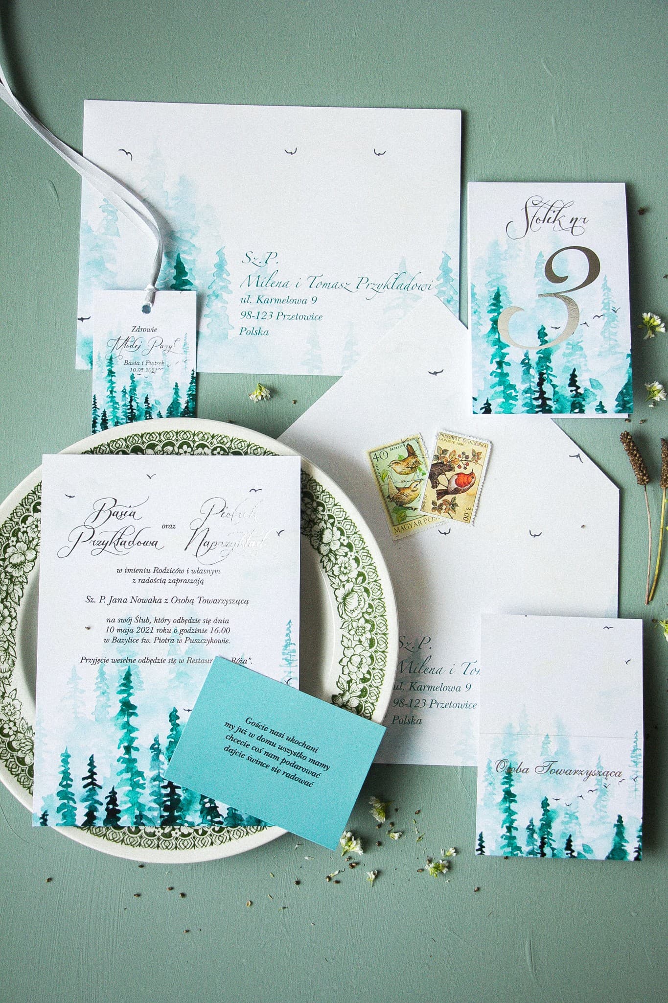 Pastellfarbene Hochzeitseinladungen Nr. 7 – Wald-Aquarell und Silber