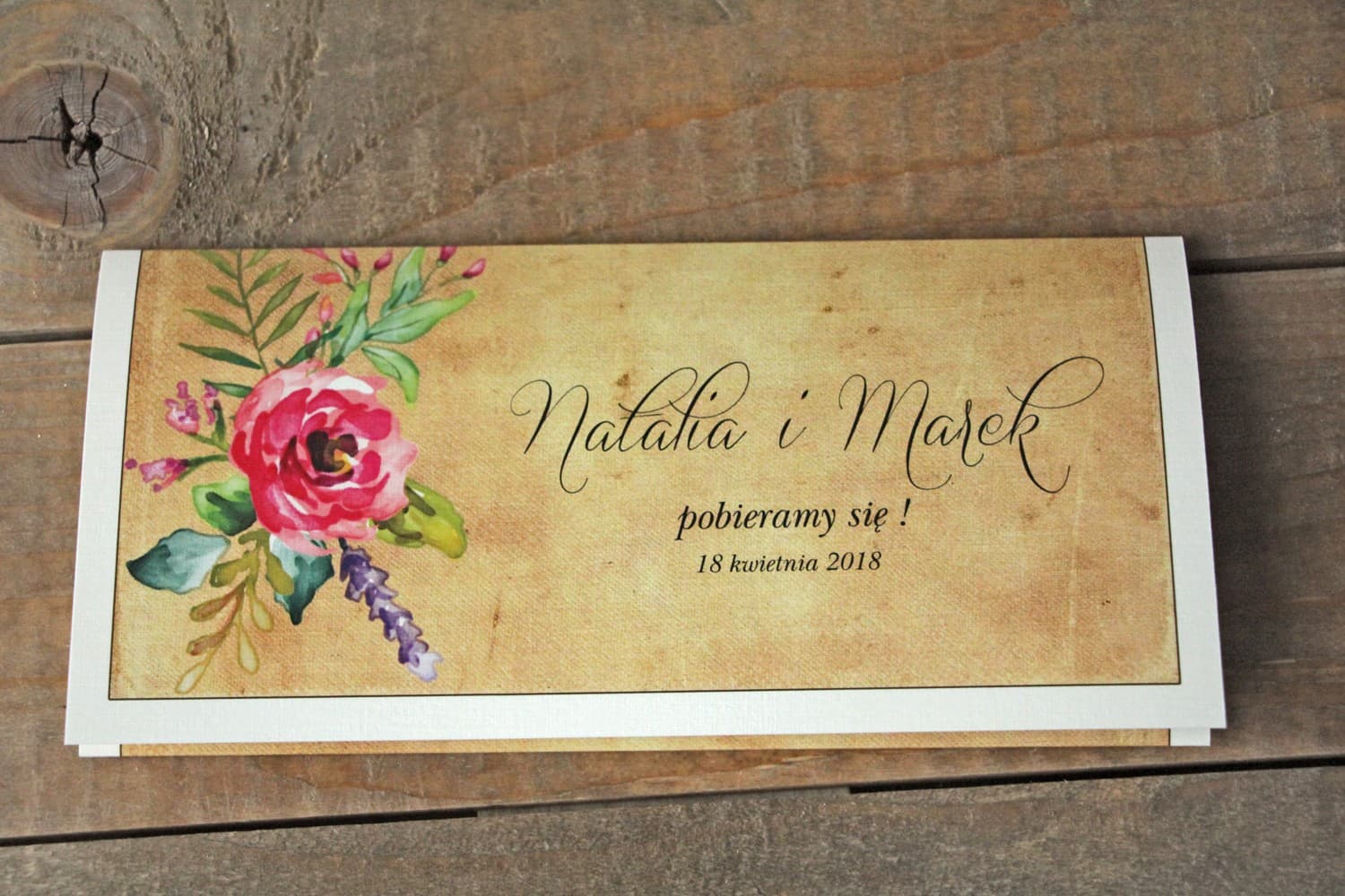 Hochzeitseinladungen im Boho-Stil mit karamellfarbenen Blüten auf Leinenpapier – Karamell Nr. 1