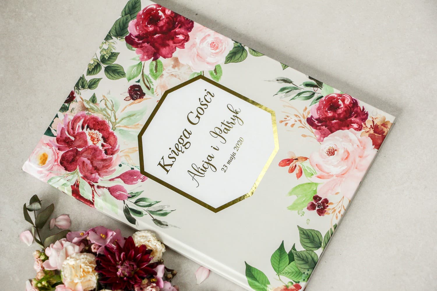 Elegantes Gästebuch mit Blumen und Vergoldung | Personalisiertes Hochzeitsgästebuch A4 | Lotus Nr. 2