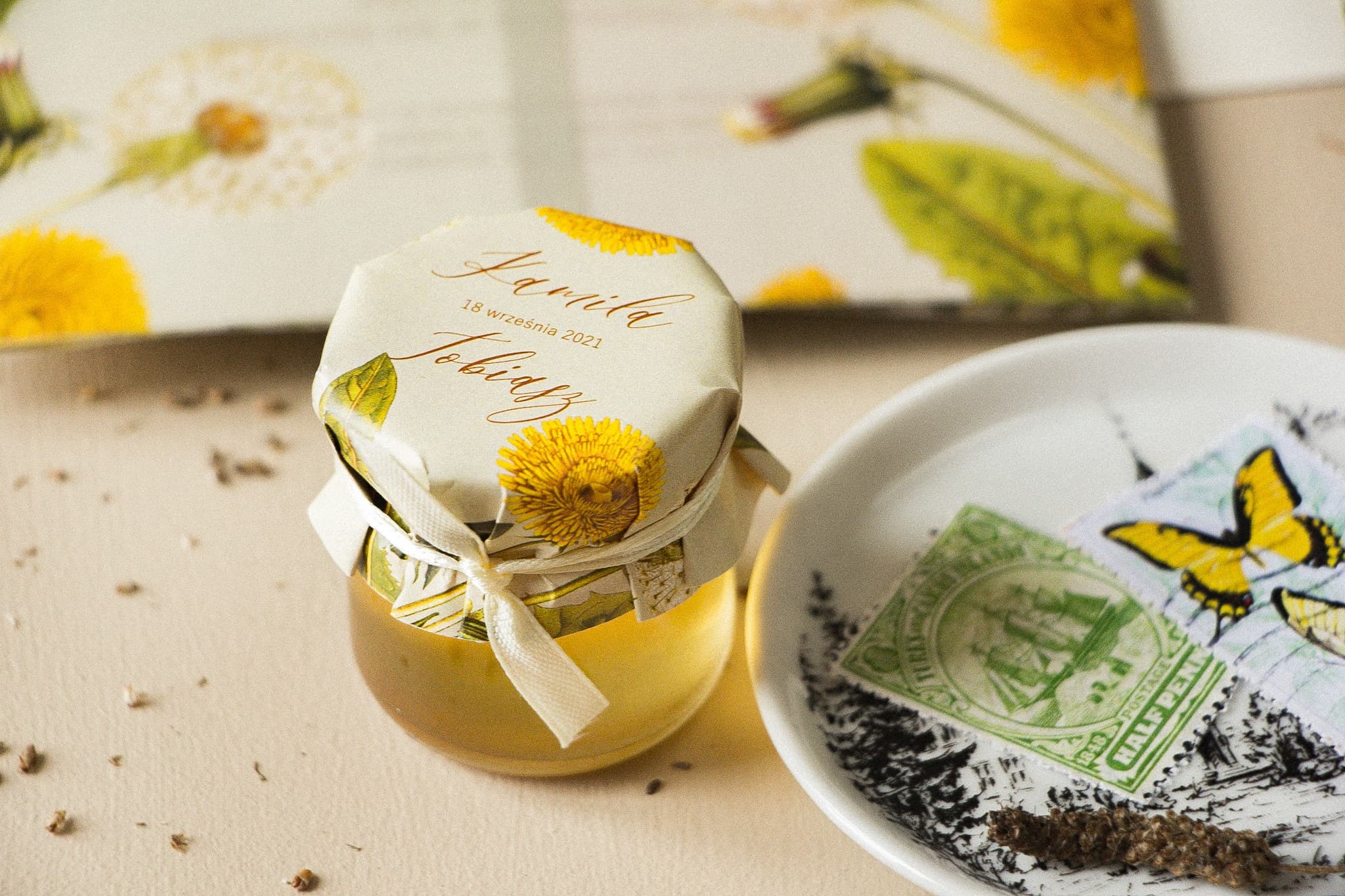 Honigglas Opal Nr. 6 – Natürliches Gastgeschenk mit Pusteblumen-Motiv