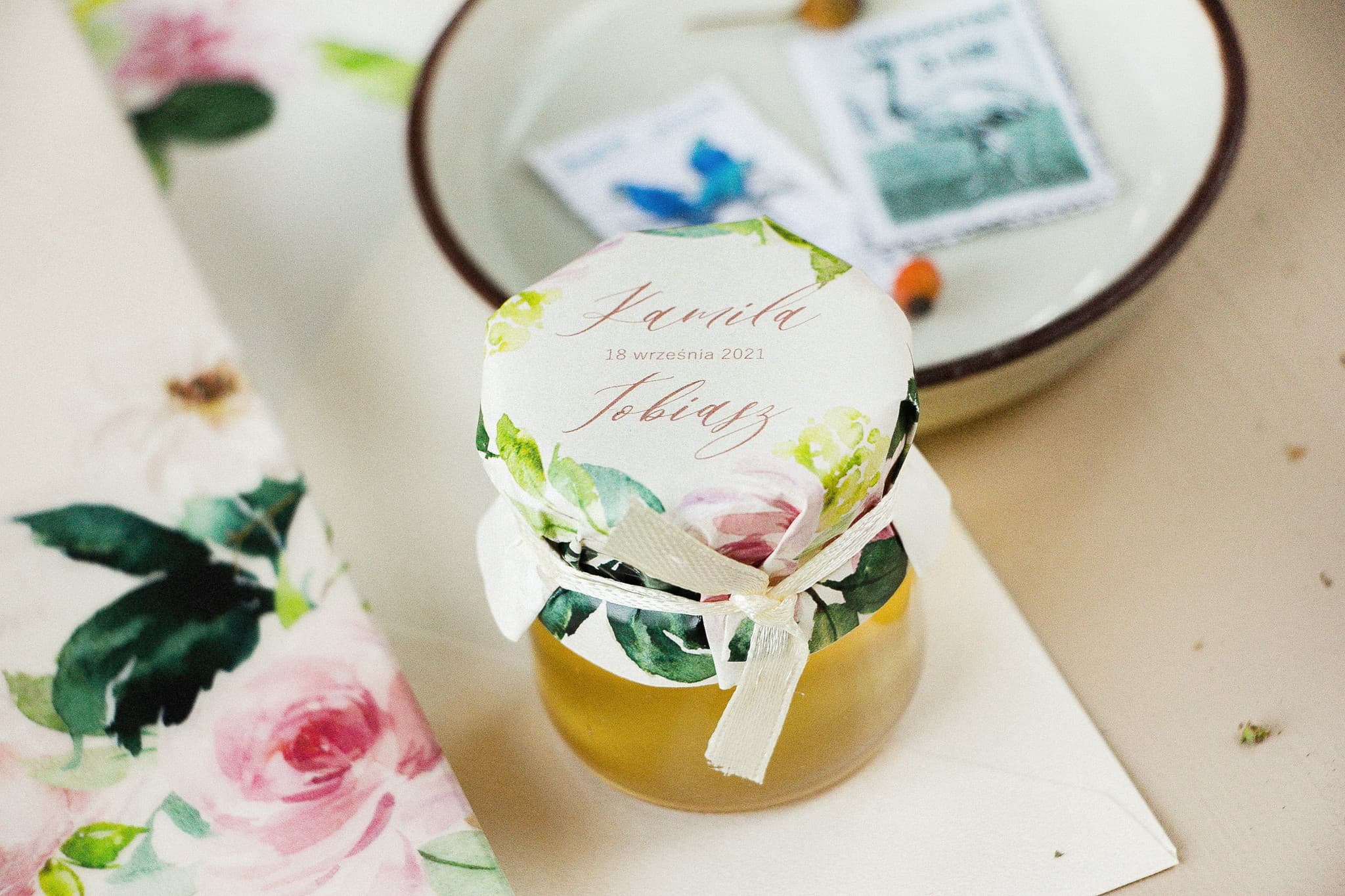 Hochzeitshonig Opal Nr. 8 – Süßes Gastgeschenk mit cremefarbener Pfingstrose