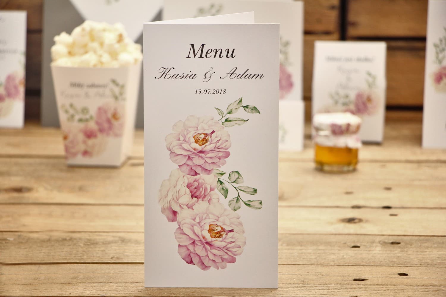 Gefaltete Hochzeitsmenükarte Puderrosen, Elegante Speisekarte für den Tisch | Florales Hochzeitsmenü | Kollektion Amelia Kalia Nr. 6