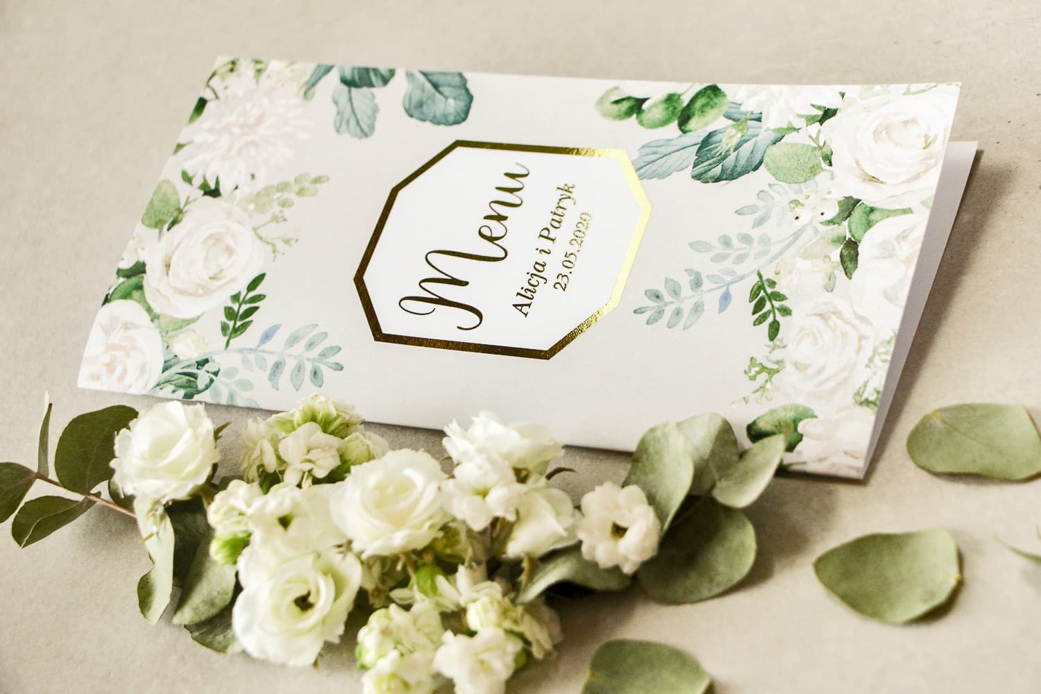 Elegantes Hochzeitsmenü mit Goldveredelung, Rosen und Pfingstrosen | Speisekarte für die Hochzeitstafel | Lotus Nr. 4