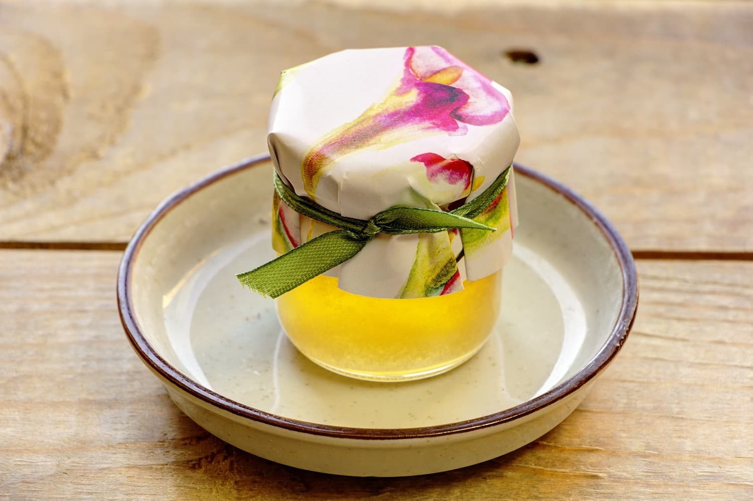 Polish Honey Jar Painted Flowers No. 25 – Sweet Wedding Favour with Amaranth Ranunculus