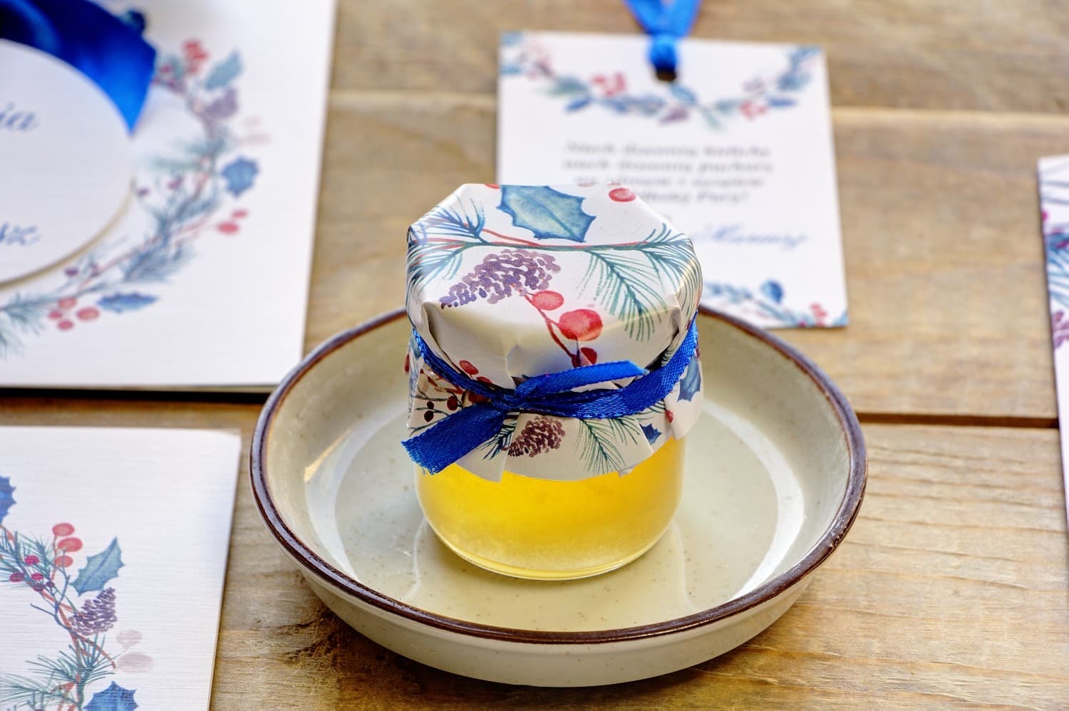 Natural Honey Jar Painted Flowers No. 24 – Winter Favour with Holly