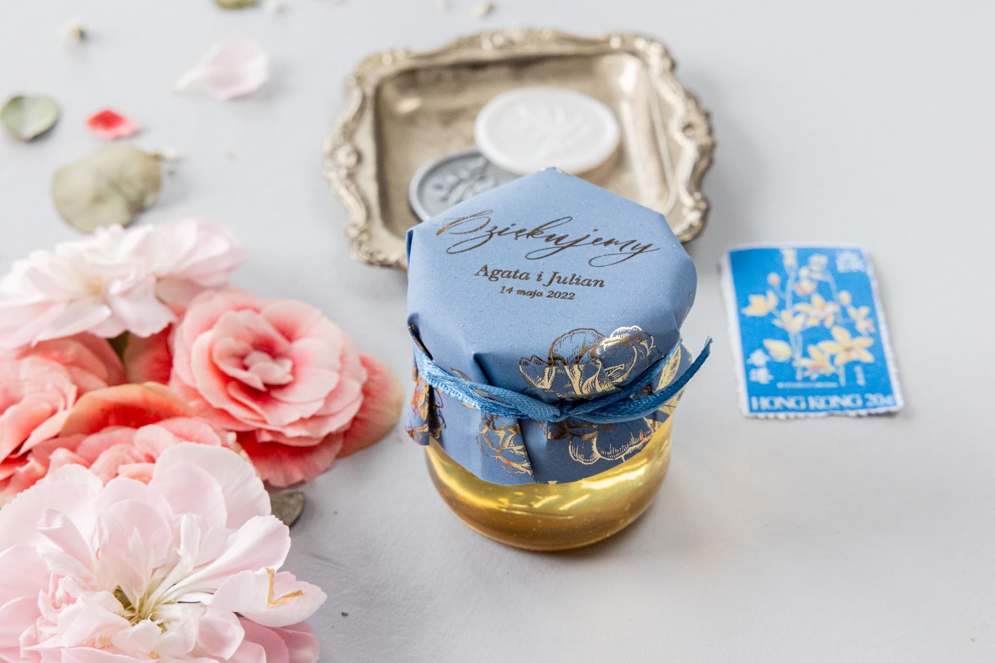Natural Honey Jar Onyks No. 2 – Gold-Foil Dusty Blue Wedding Favours