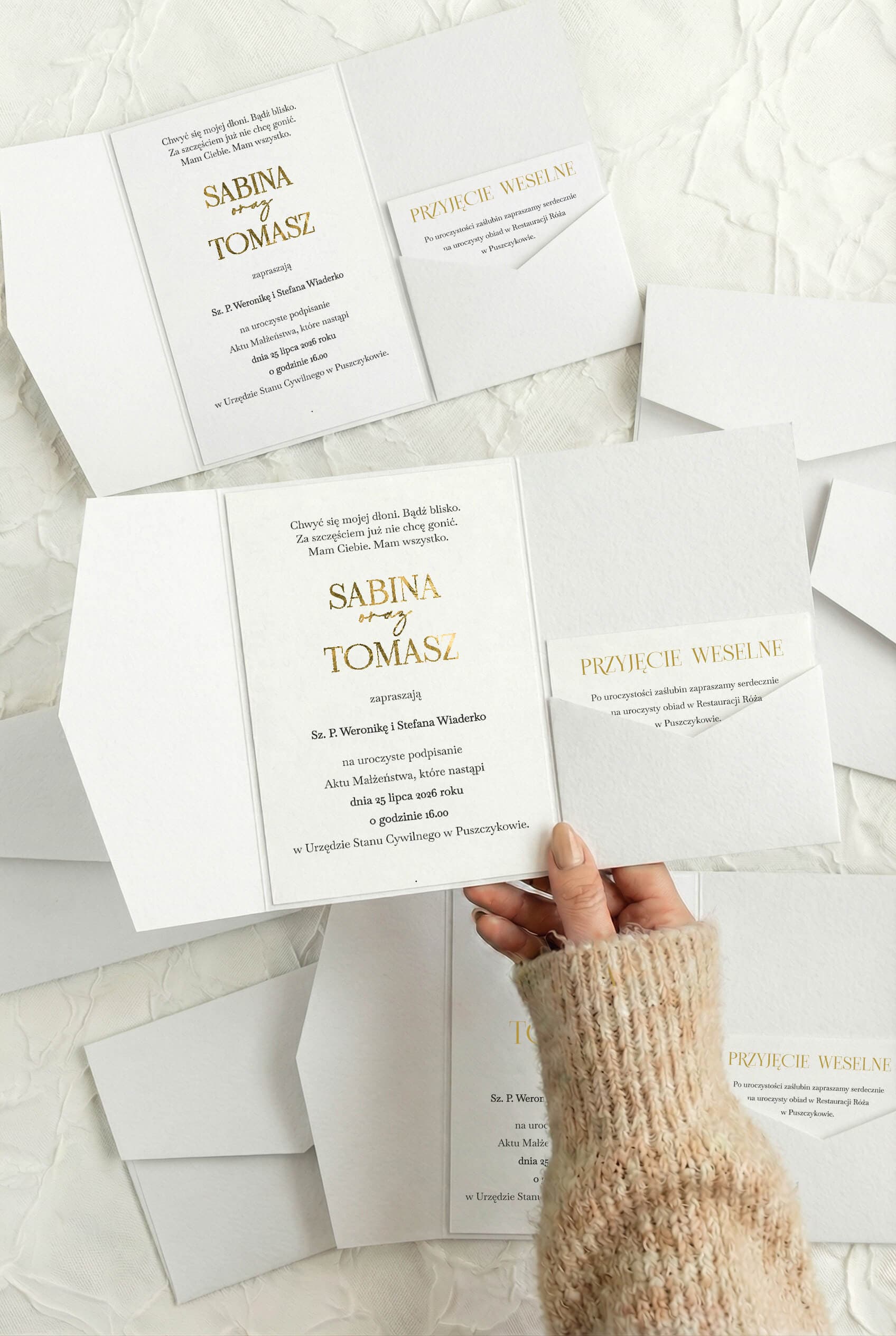 Eleganckie zaproszenia na wesele glamour Avilo nr 4 otwarte etui Invitaciones de boda blancas en folder con dorado Avilo nº 4 Amelia Wedding