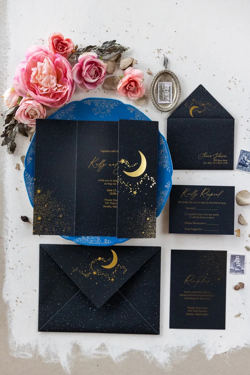 Złocone Zaproszenia Ślubne – Gwiezdna Noc PR12 Invitación de boda azul marino con media luna dorada y estrellas