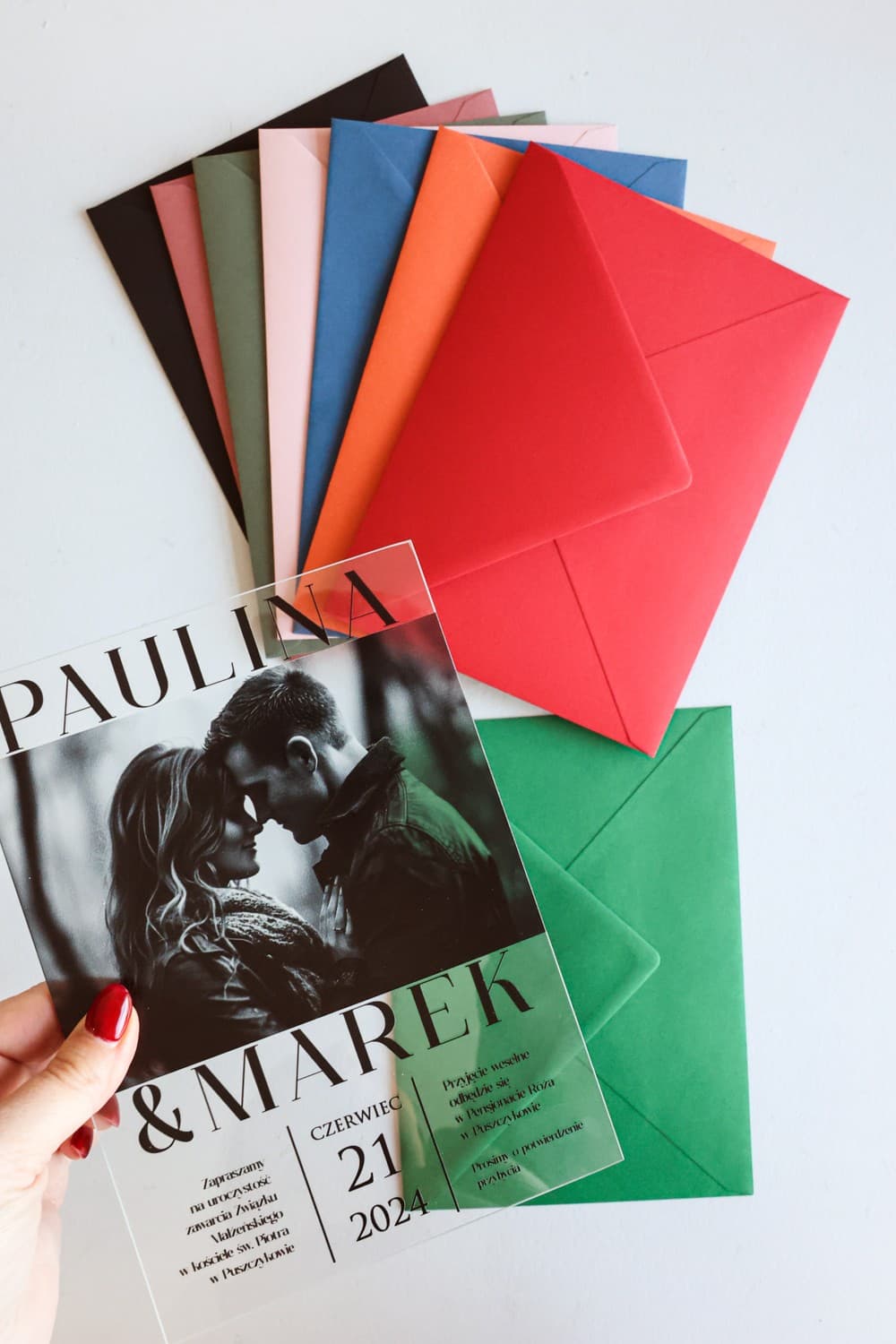 Szklane zaproszenia ślubne z fotografią narzeczonych - Korani nr 23 Invitaciones de boda modernas en cristal Korani nº 23 con foto de la pareja Amelia Wedding