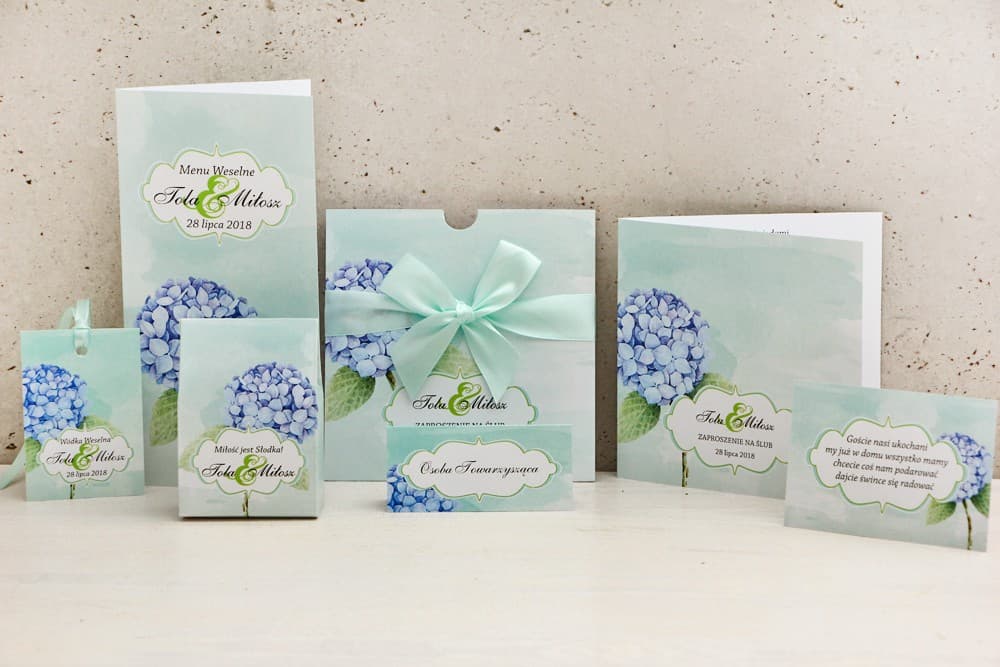Komplet papeterii ślubnej z motywem hortensji i menu Invitación de boda con accesorios nupciales - Felicja nº 16 - Diseño pastel con hortensia azul