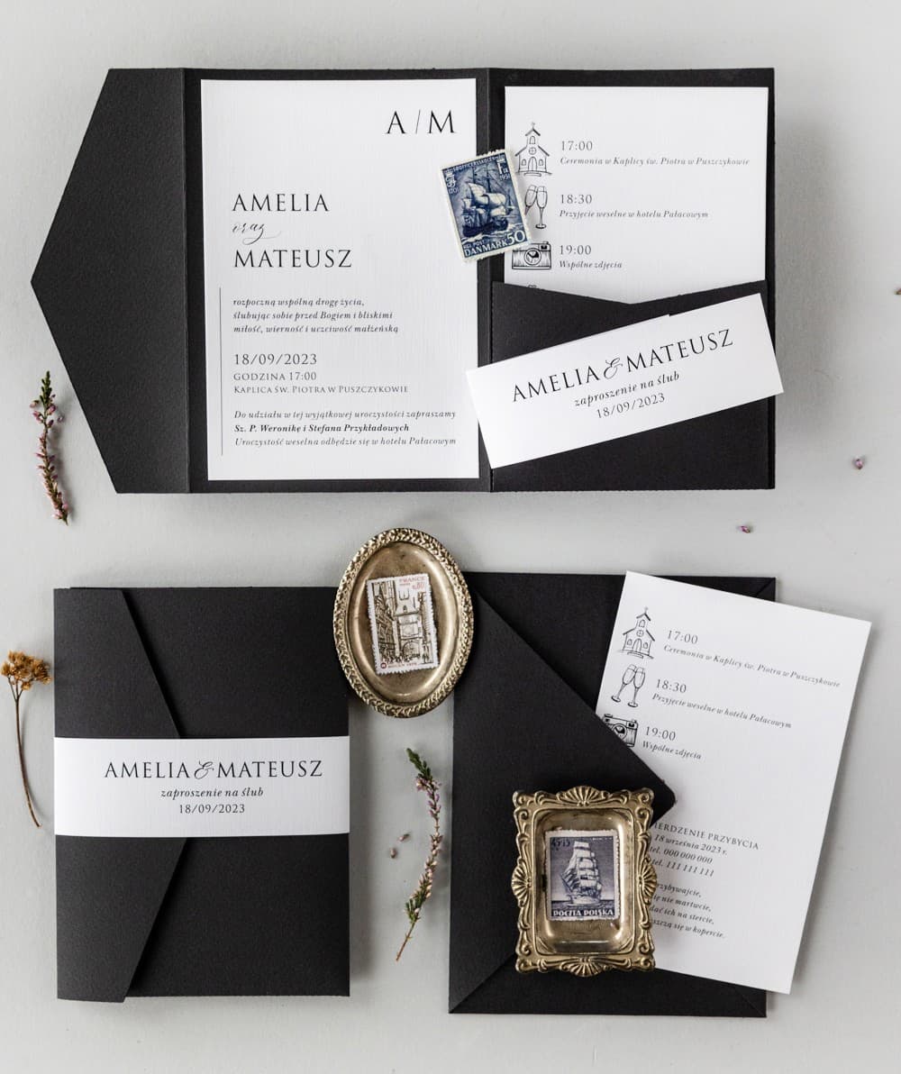 Otwarte czarne zaproszenie ślubne z kieszonką i bilecikami Invitaciones de boda negras Kraft con diseño elegante, ideales para ceremonias modernas