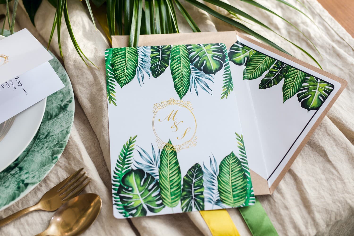 Invitaciones de boda botánicas greenery con motivo de hojas doradas – Sorento nº 12