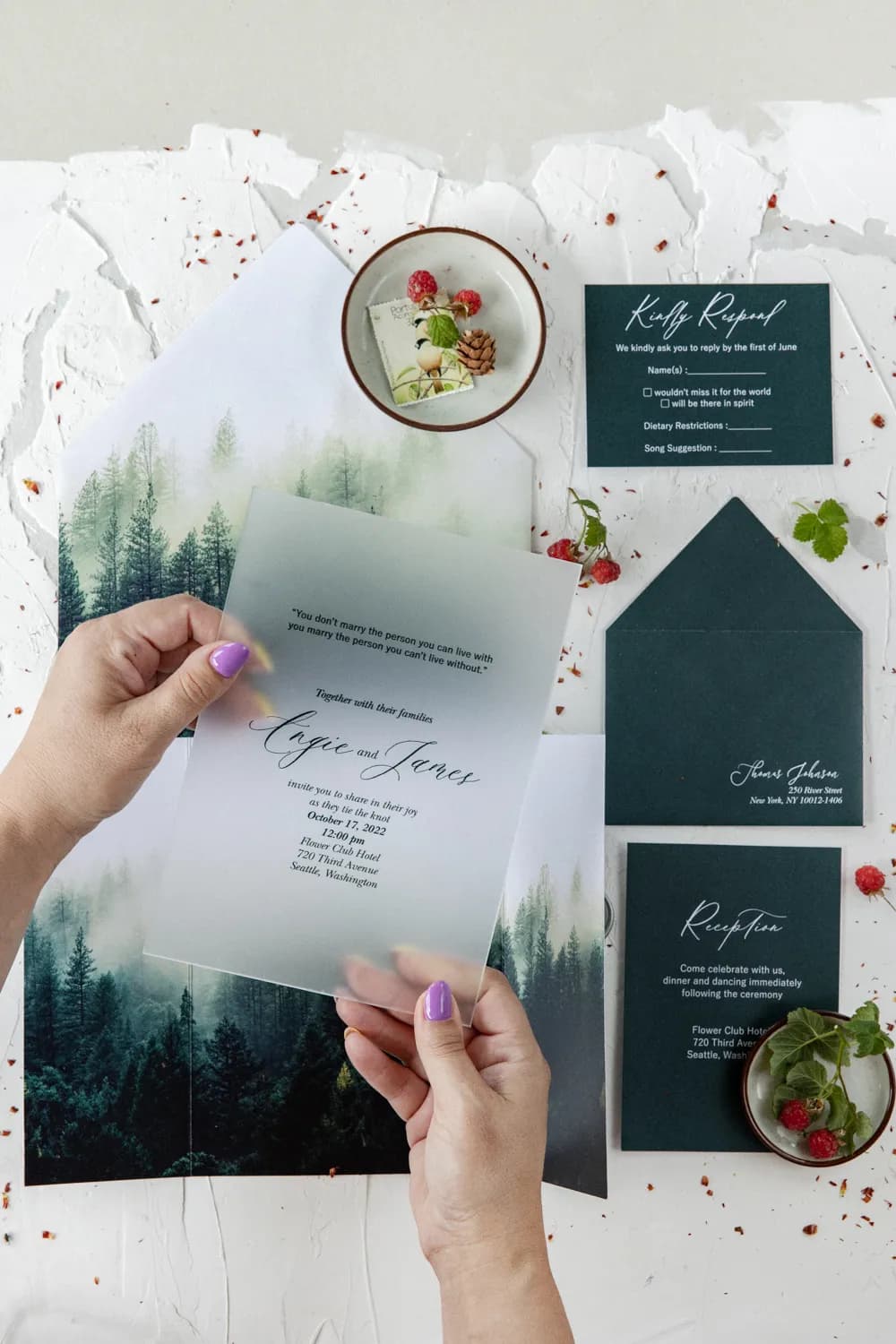 Inviti nozze moderni su acrilico con stampa forestale Inviti di nozze su plexiglass satinato Foresta Misteriosa PR7 motivo foresta Amelia Wedding