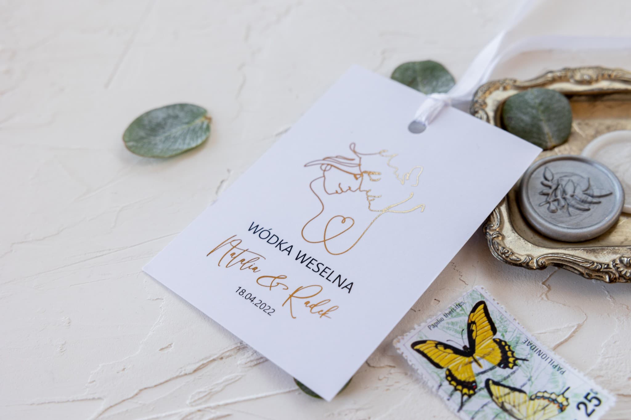 Elegante Flaschenanhänger mit Goldprägung, Personalisiert | Anhänger für Hochzeitsalkohol | Jaspis Nr. 1