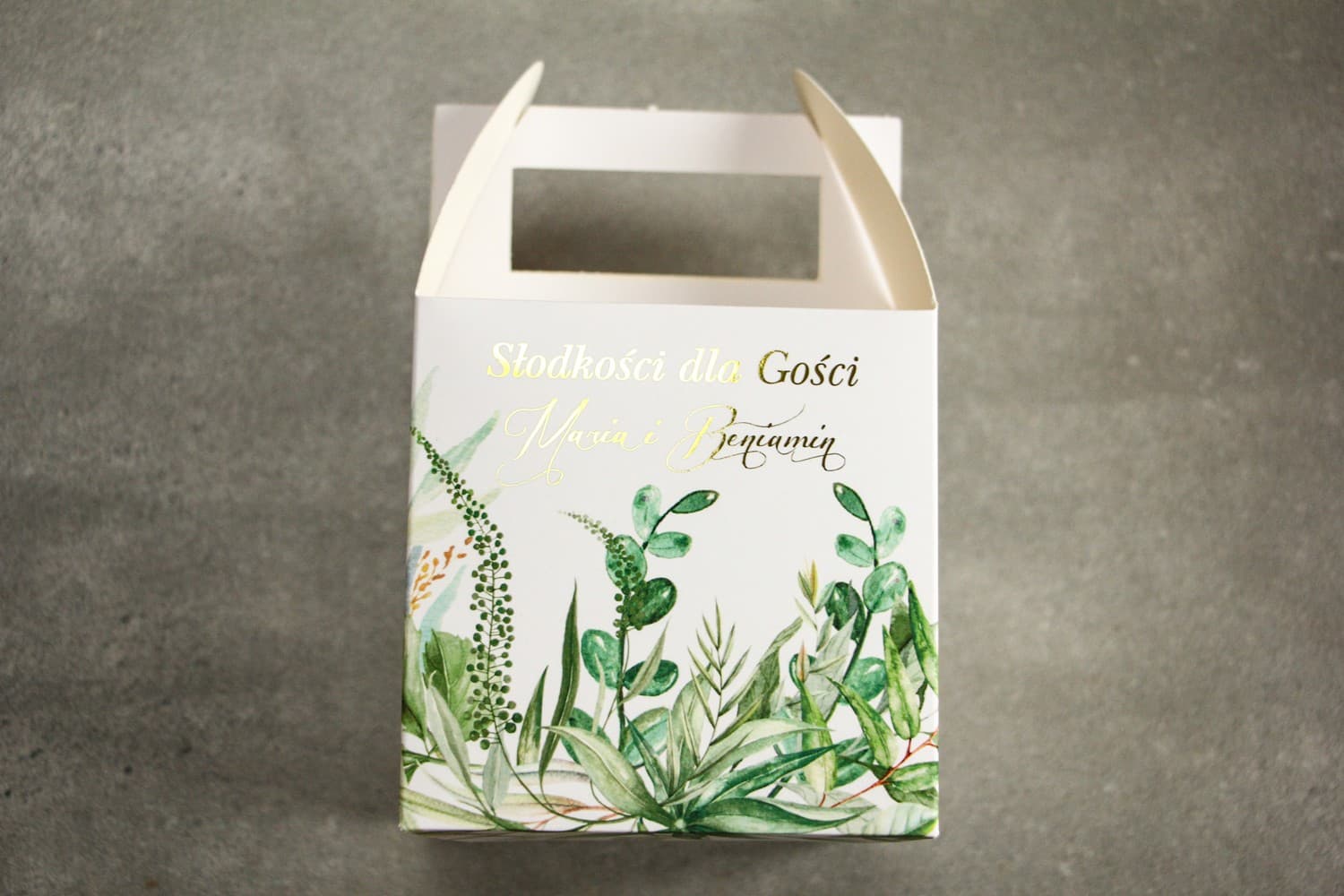 Eleganter Kuchenkarton mit Blumen und Goldprägung | Personalisierte Verpackung für Gäste | Flores Nr. 3