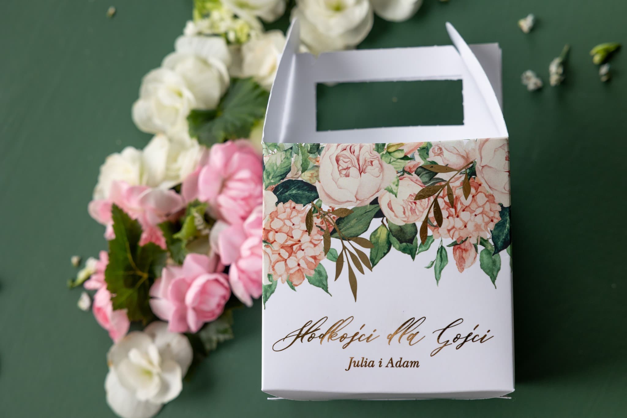 Kuchenbox zur Hochzeit mit Griff vergoldete Zweige Pfingstrosen | Elegante Gastgeschenke | Rubin Nr. 10