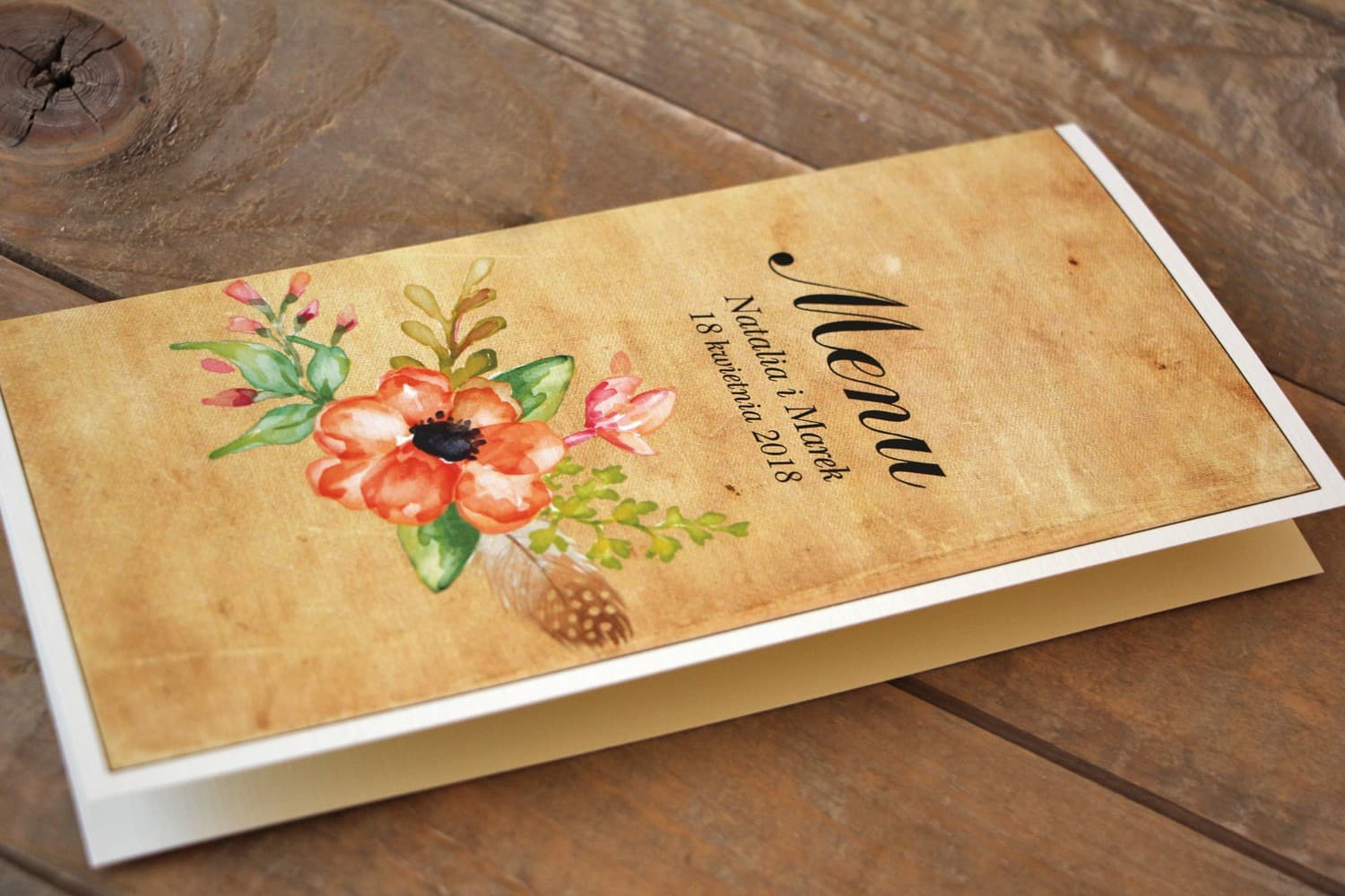 Pomarańczowe kwiatowe menu ślubne w stylu rustykalnym