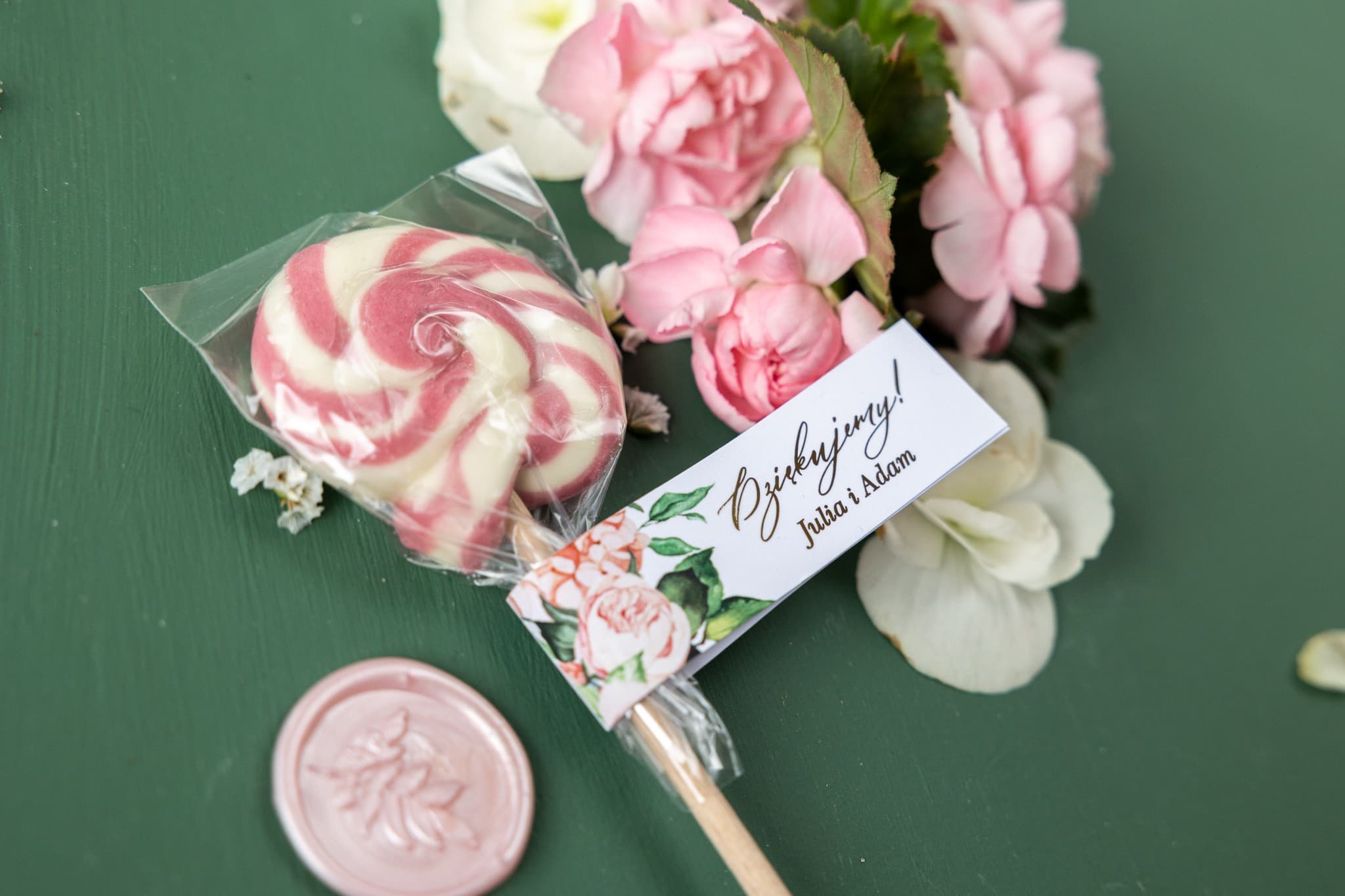 Ringraziamenti per gli Ospiti Dorati Lecca-Lecca con Peonie Rosa in Stile Glamour Rubin 10