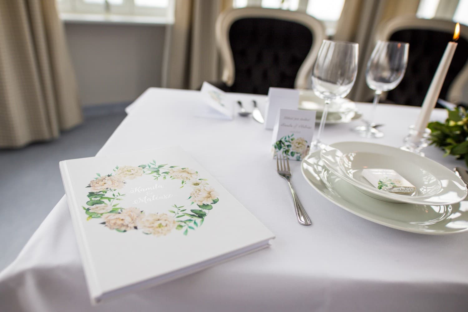 Elegante Libro de Invitados con Peonías y Texto Plateado | Recuerdo de Boda Personalizado A4 | Cykade nº 15