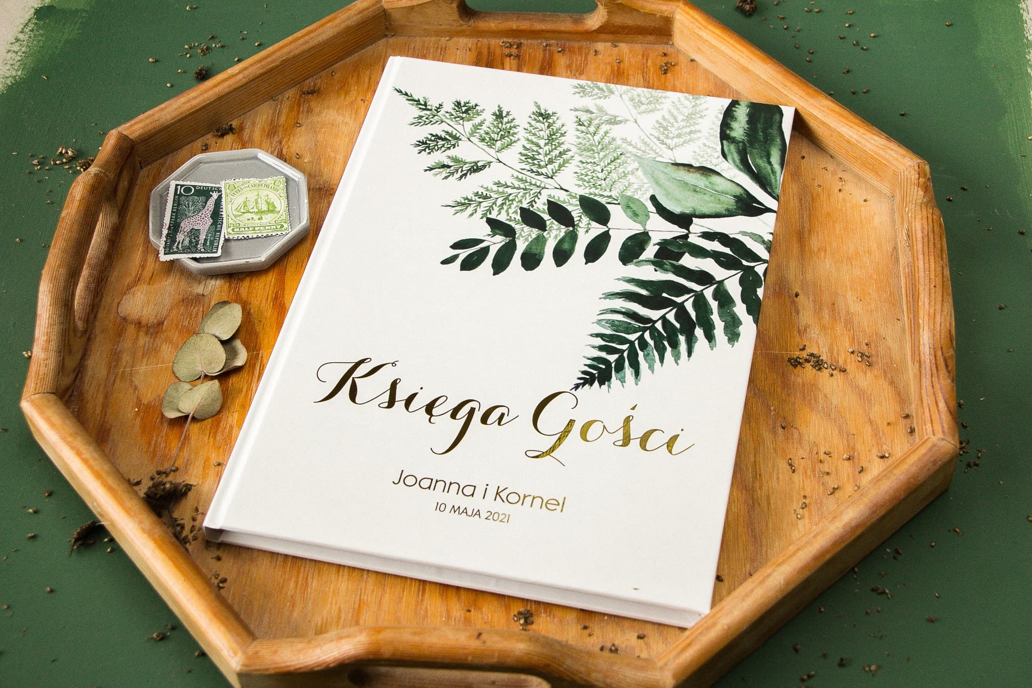 Libro de visitas de boda con dorados y motivo botánico. Libro con helechos y ramas verdes