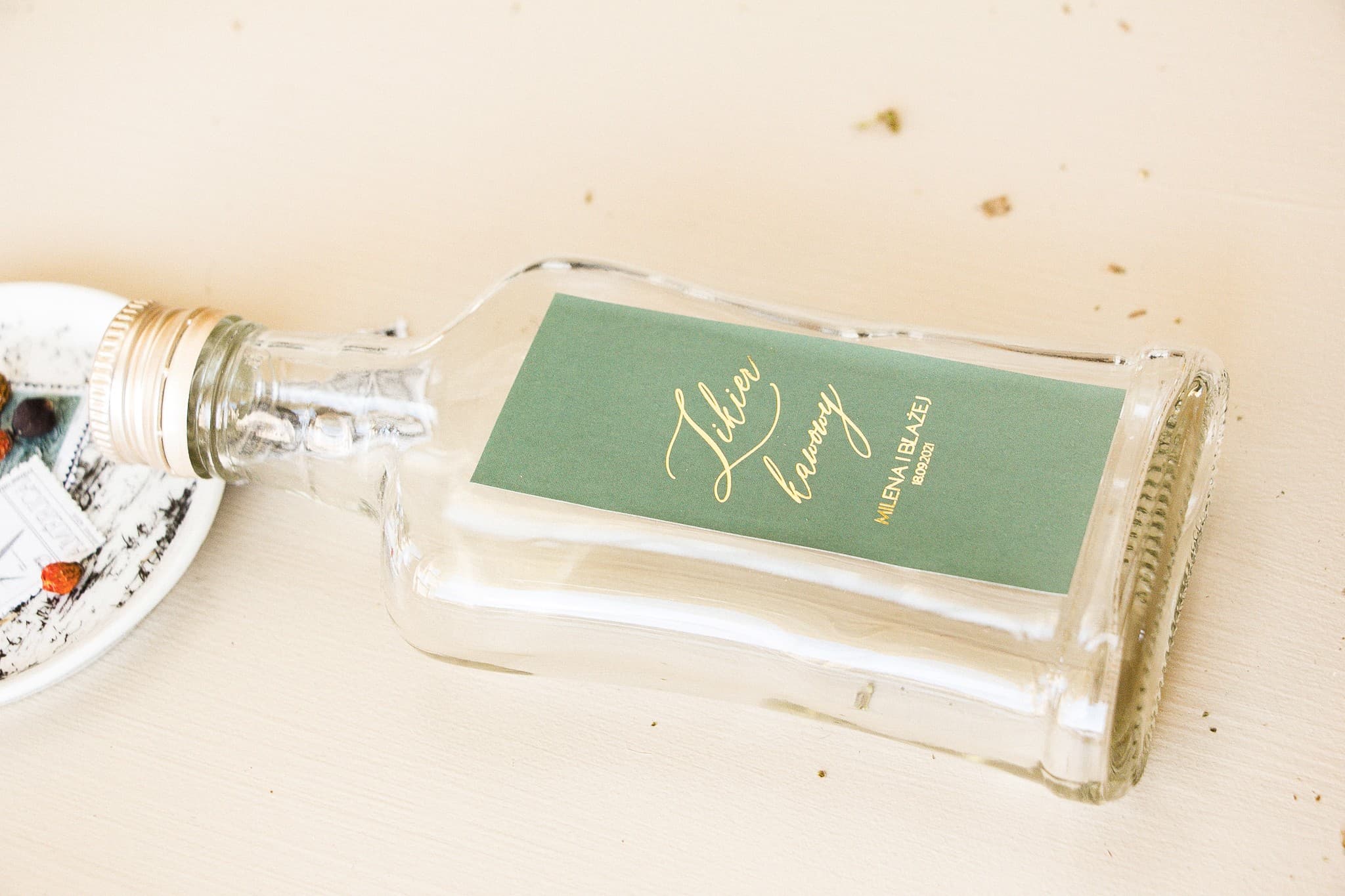 Wedding Favours Liqueur Bottles in Elegant Green with Gold Foil Sand No. 3