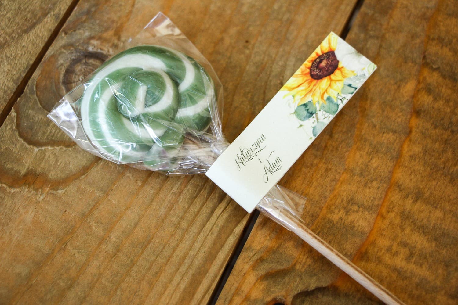 Handmade Lollipops with Labels | Kraft Style Wedding Favours | Kraft No. 5