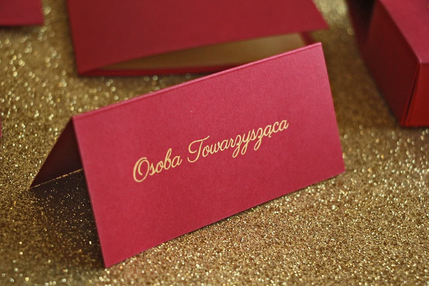 Marcasitios de boda, tarjetas para mesa de banquete con dorado en estilo Glamour - Burdeos