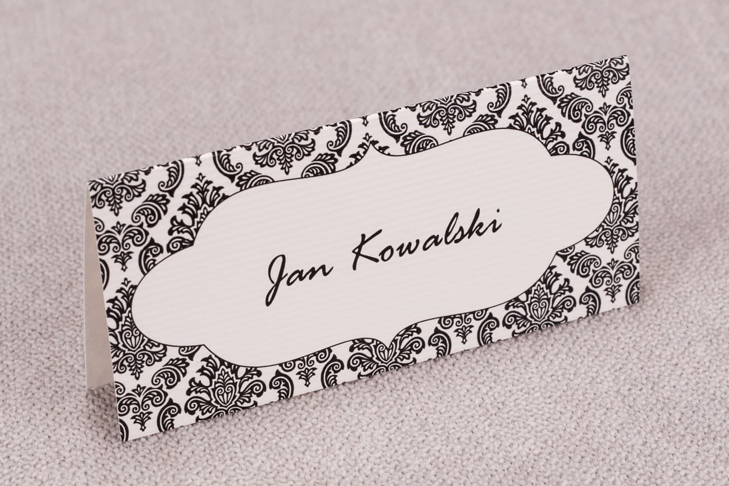 Marcasitios de Boda Madras n.º 1 – Tarjetas Clásicas con Ornamento Negro