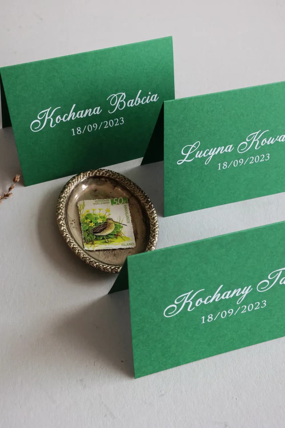 Marcasitios de boda verdes con diseño minimalista - Kraft nº 10