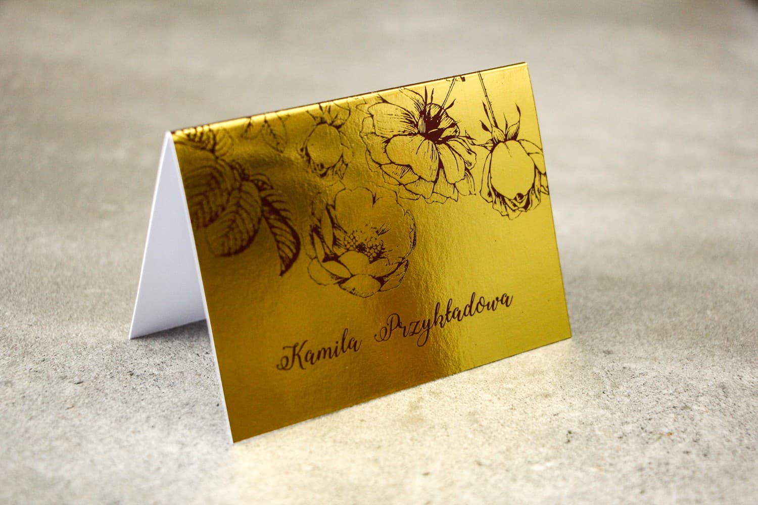 Marcasitios de boda dorados estilo Glamour con diseño de rosas burdeos