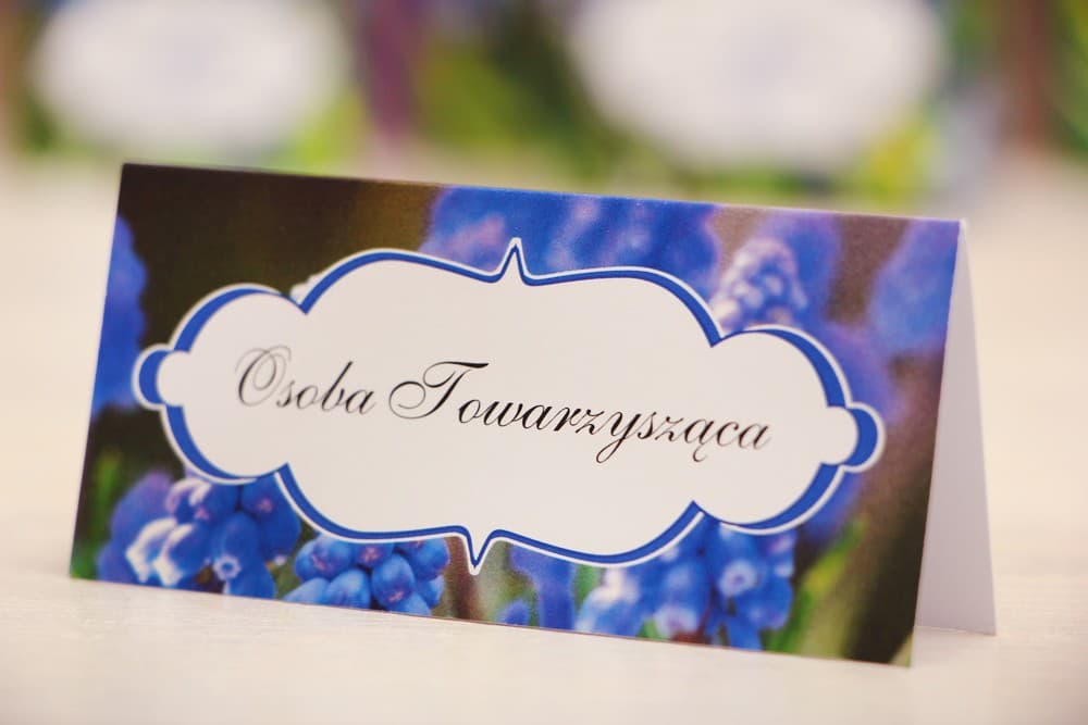 Marcasitios de Boda Felicja nº 4 – Tarjetas de Mesa con Motivo de Muscaris Azules