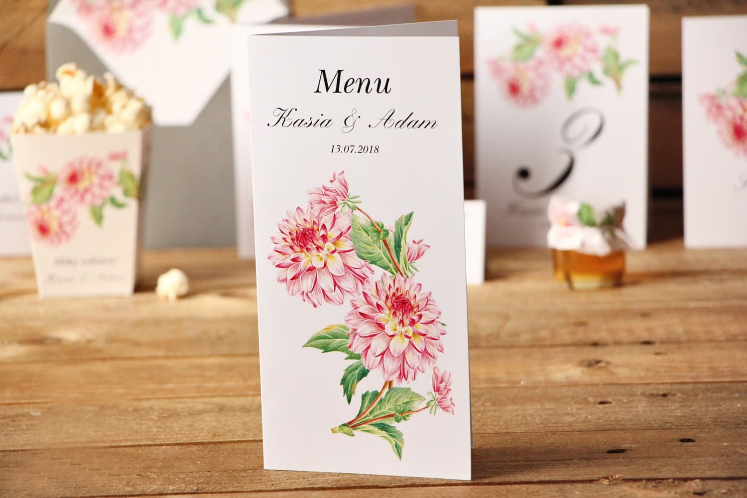 Menu Nuziale con Dalie Rosa, Carta Menu per Tavolo | Menu Matrimoniale Elegante Floreale | Kalia n. 4