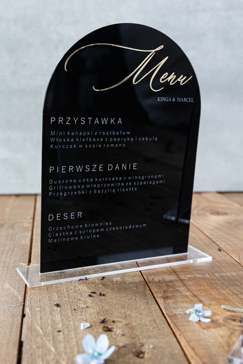 Menu Matrimoniale Elegante su Plexiglass con Accenti Dorati | Decorazione da Tavolo Stile | Dalia n. 1