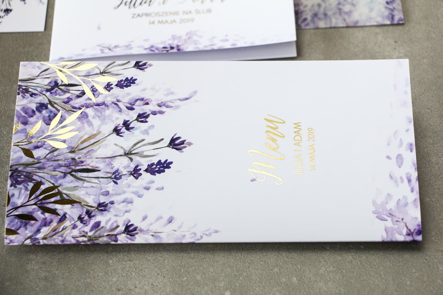 Carta Piatti Elegante Rubin n. 5 – Menu Dorato con Erbace Viola