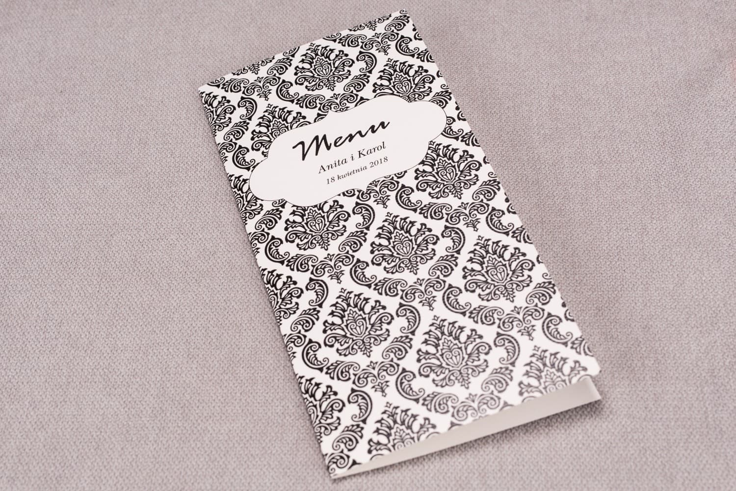 Eleganckie Menu Weselne Składane z Czarnymi Ornamentami | Karta Menu na Stół Weselny | Madras Nr 1
