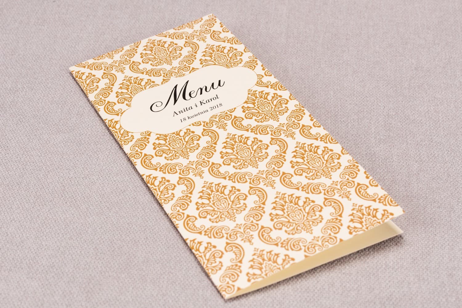 Menu na Stół Weselny z Ciepłymi Barwami Brązu | Eleganckie Dodatki Ślubne | Madras Nr 7