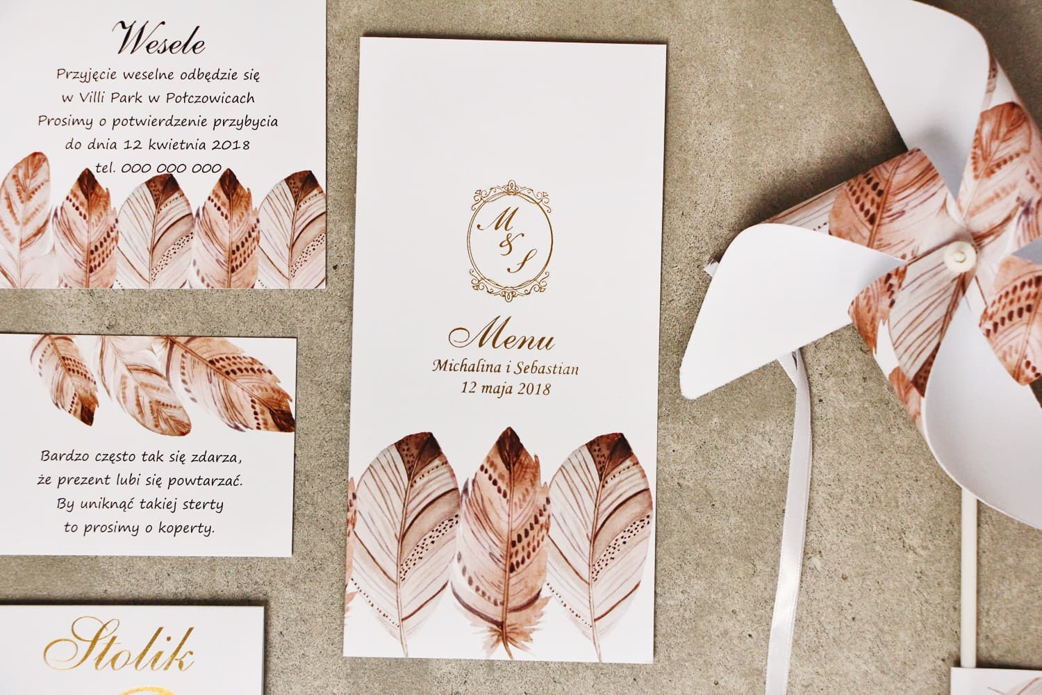 Złocone Menu Weselne z Piórkami Boho, Stojące na Stół | Karta Menu na Wesele | Sorento nr 10
