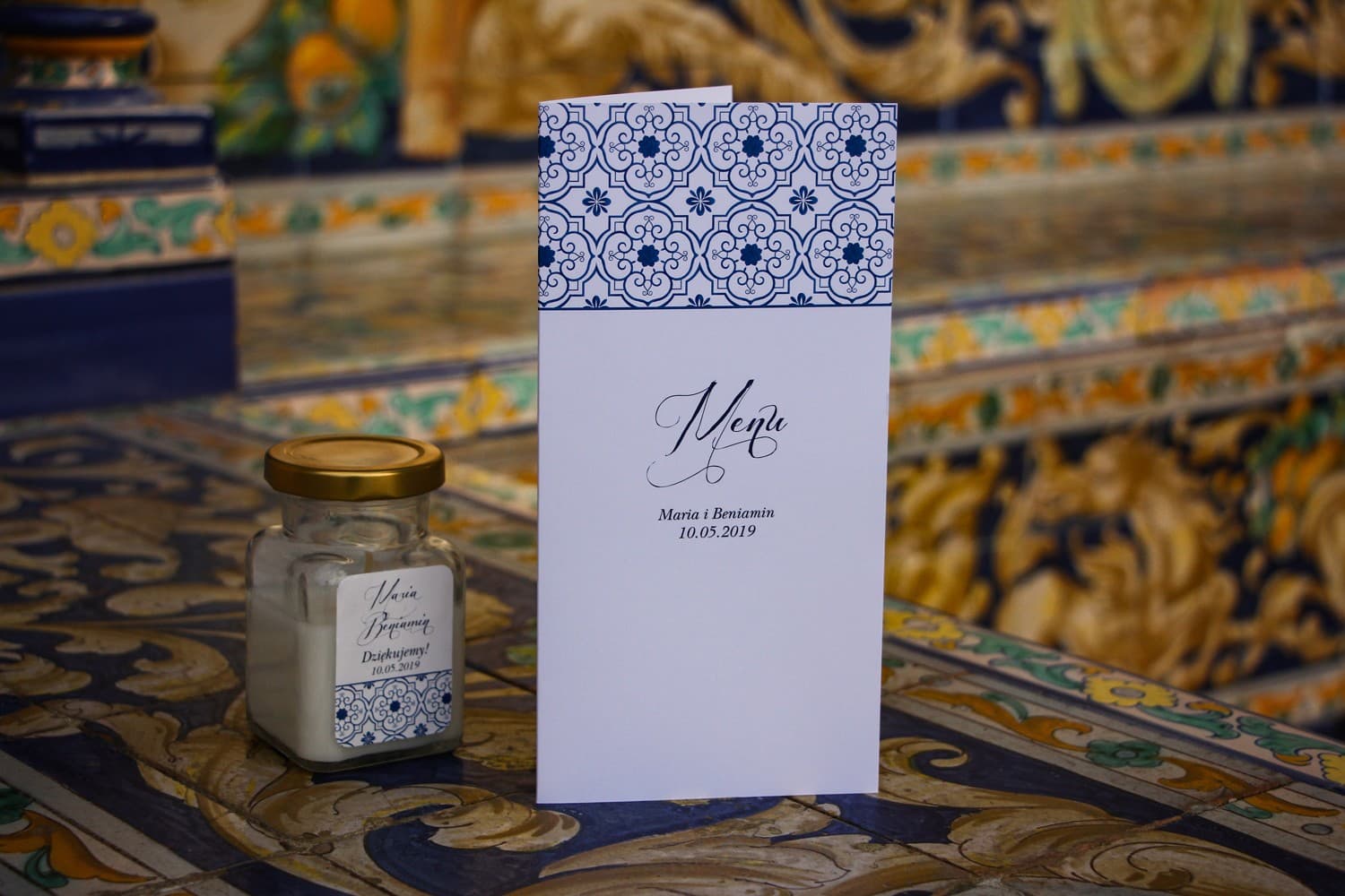 Gefaltetes Hochzeitsmenü mit blauem spanischem Motiv | Elegante Menükarten | Kollektion Indygo Nr. 1