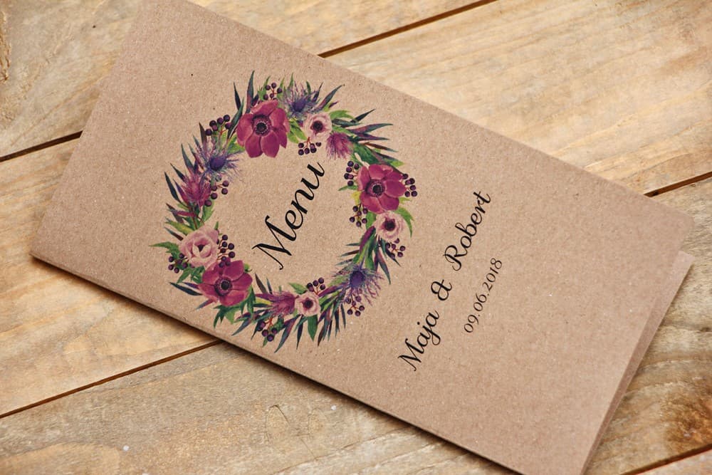 Violettes Hochzeitsmenü mit Waldmotiv, Anemonen und Holunder | Elegante Menükarte für den Hochzeitstisch, Öko-Papier | Owoce Leśne Nr. 5