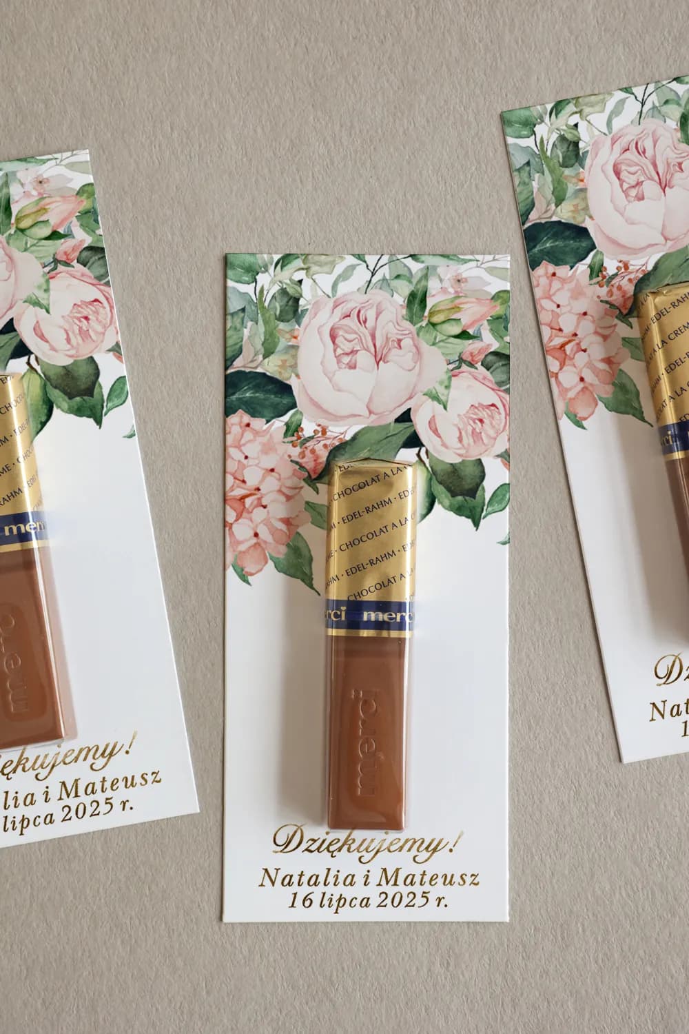 Detalle para invitados Merci dorado rosas blancas - Rubin 11