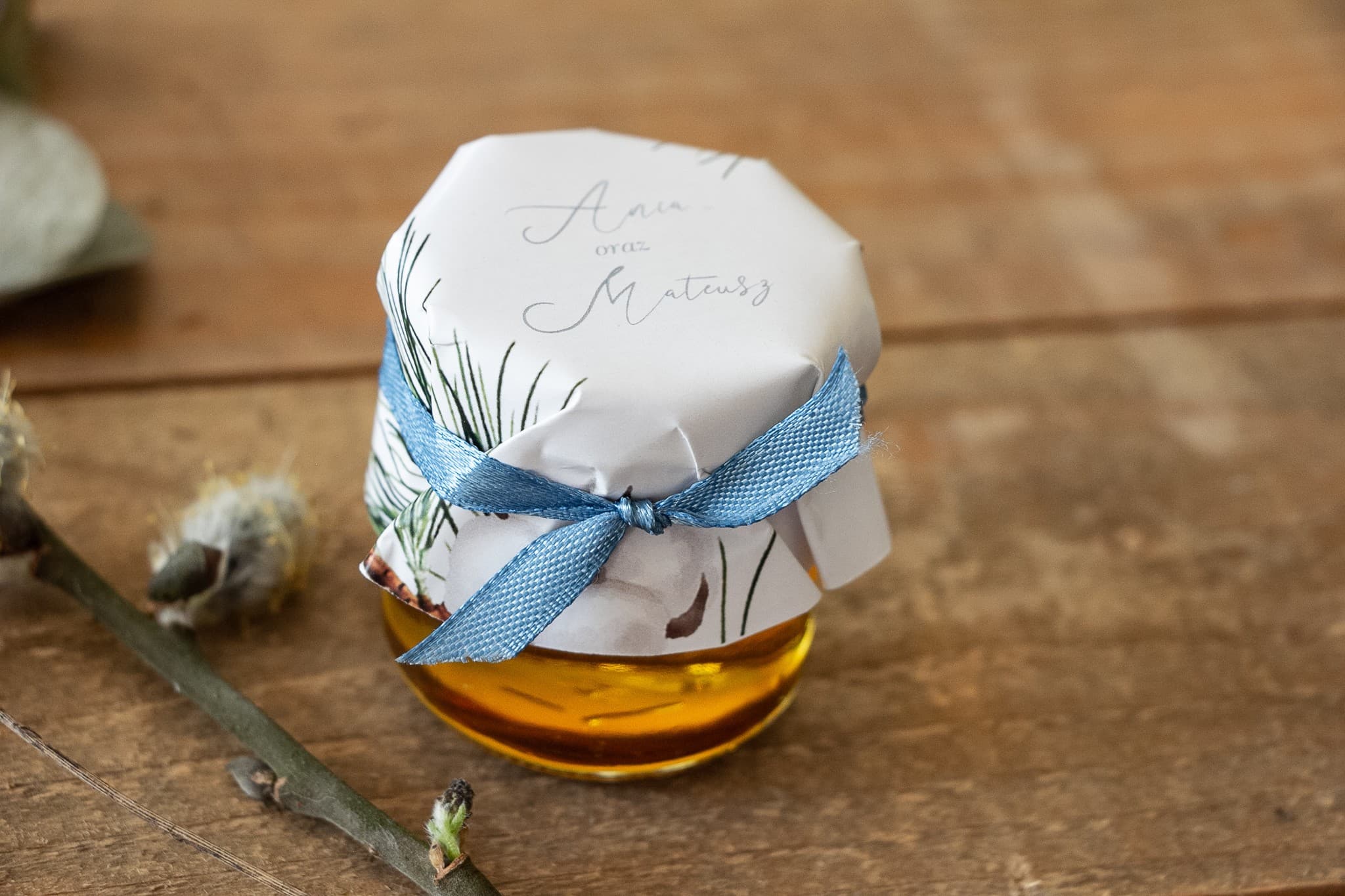 Miele Naturale in Vasetto Korani n. 8 – Bomboniera Forestale con Conifere e Cotone