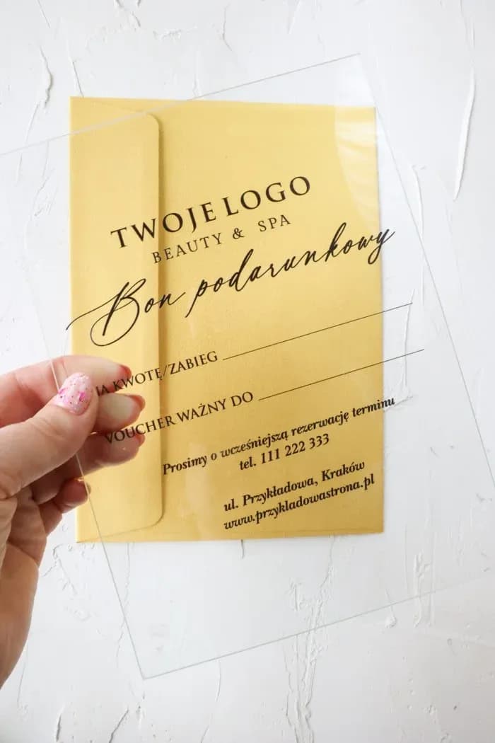 Elegant glass gift voucher with minimalist text layout and clear finish, model VS11.