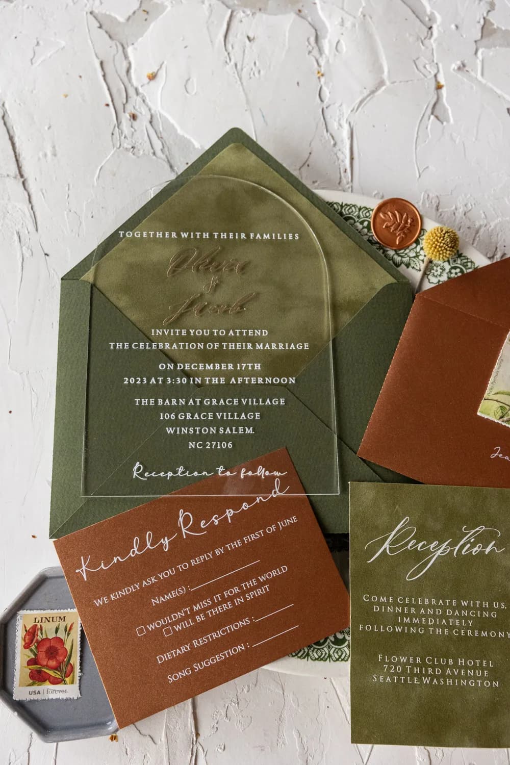 Wedding Invitation Model PR22 – Gilded Acrylic Arch with Green Velvet