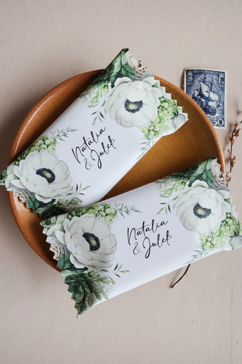 Wedding Favour Light Grey Chocolates with Gold Foil Initials Korani No. 15