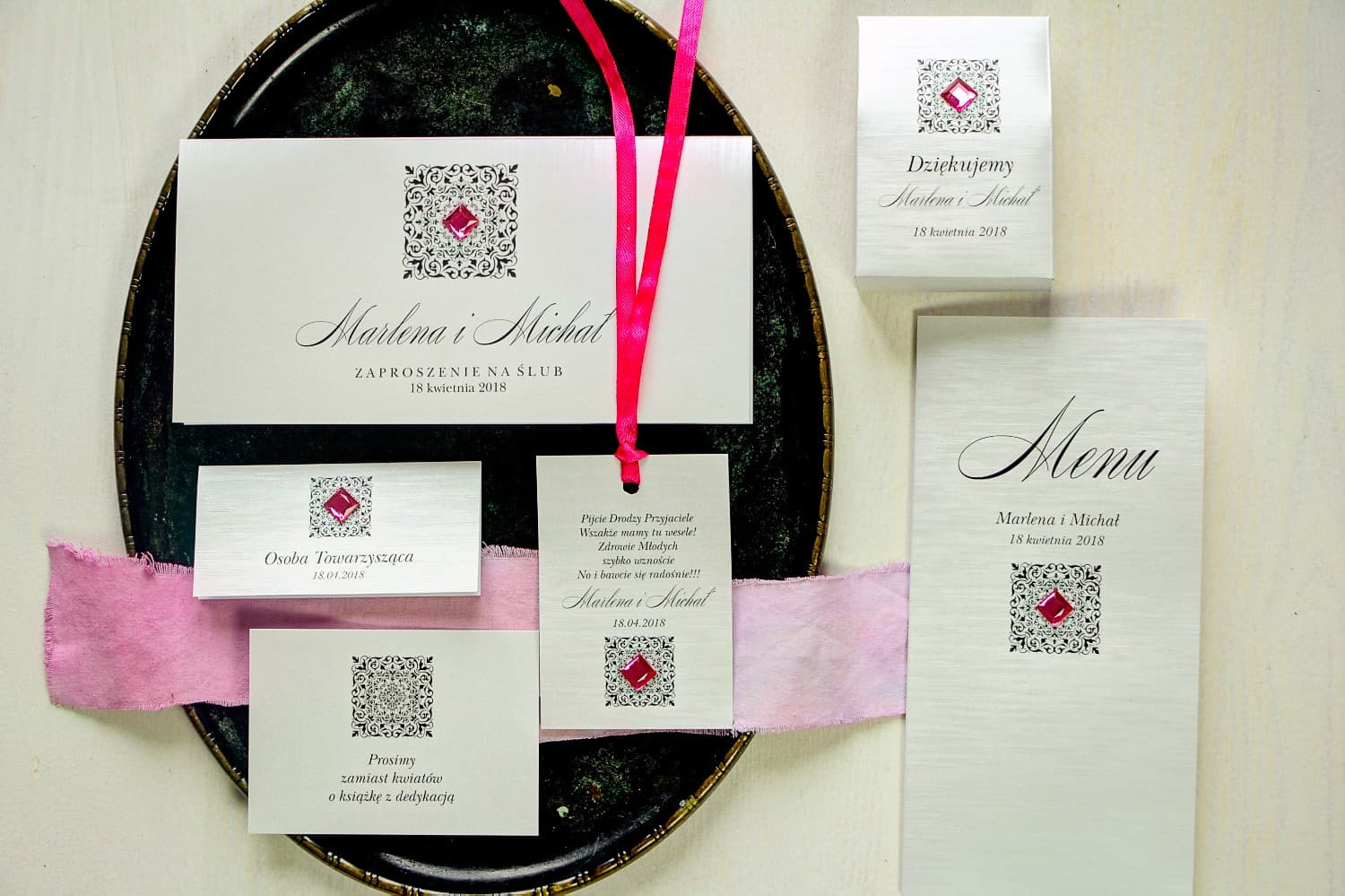 Set de muestras de invitaciones de boda con marcasitios, etiquetas, menú y detalles para invitados - Brenet n.º 2