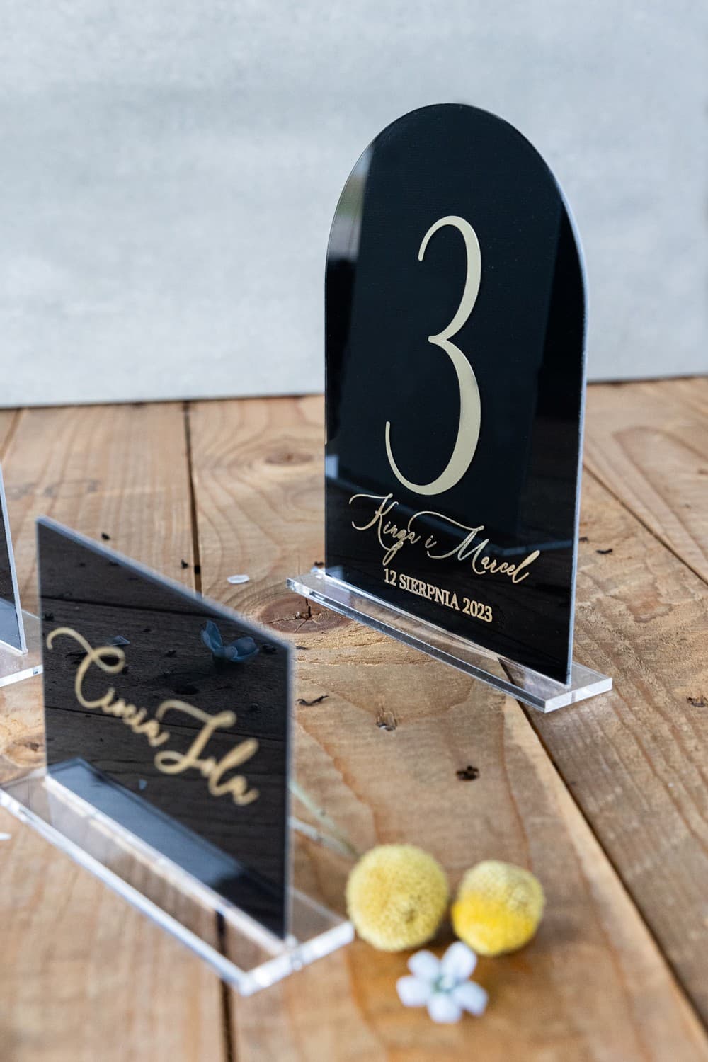 Numeri di Tavolo Neri in Plexiglass Dorati, Glamour | Numeri Eleganti per Tavolo Nuziale | Dalia n. 1