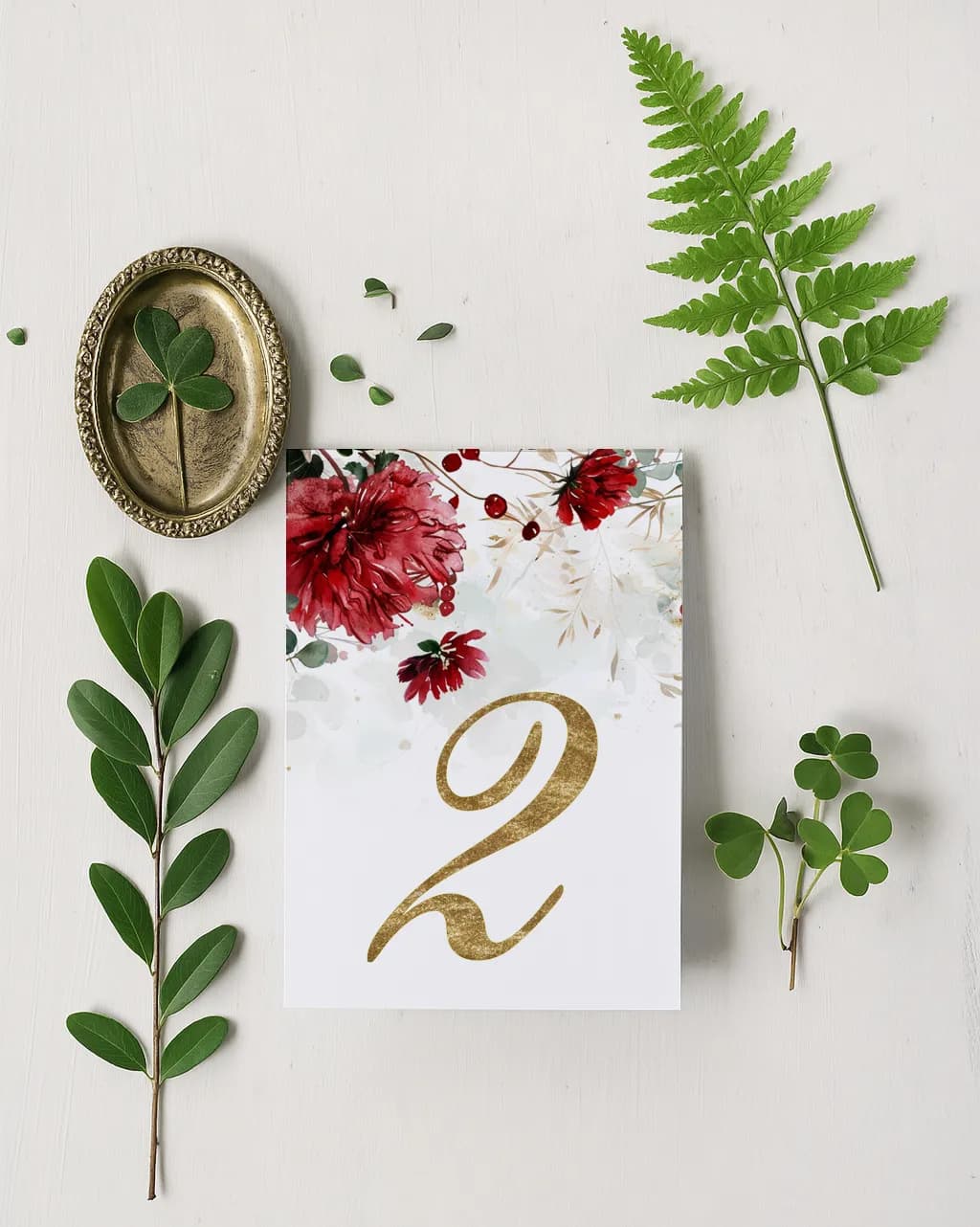 Numeri da tavolo dorati con peonie rosse – Ruskus n. 1