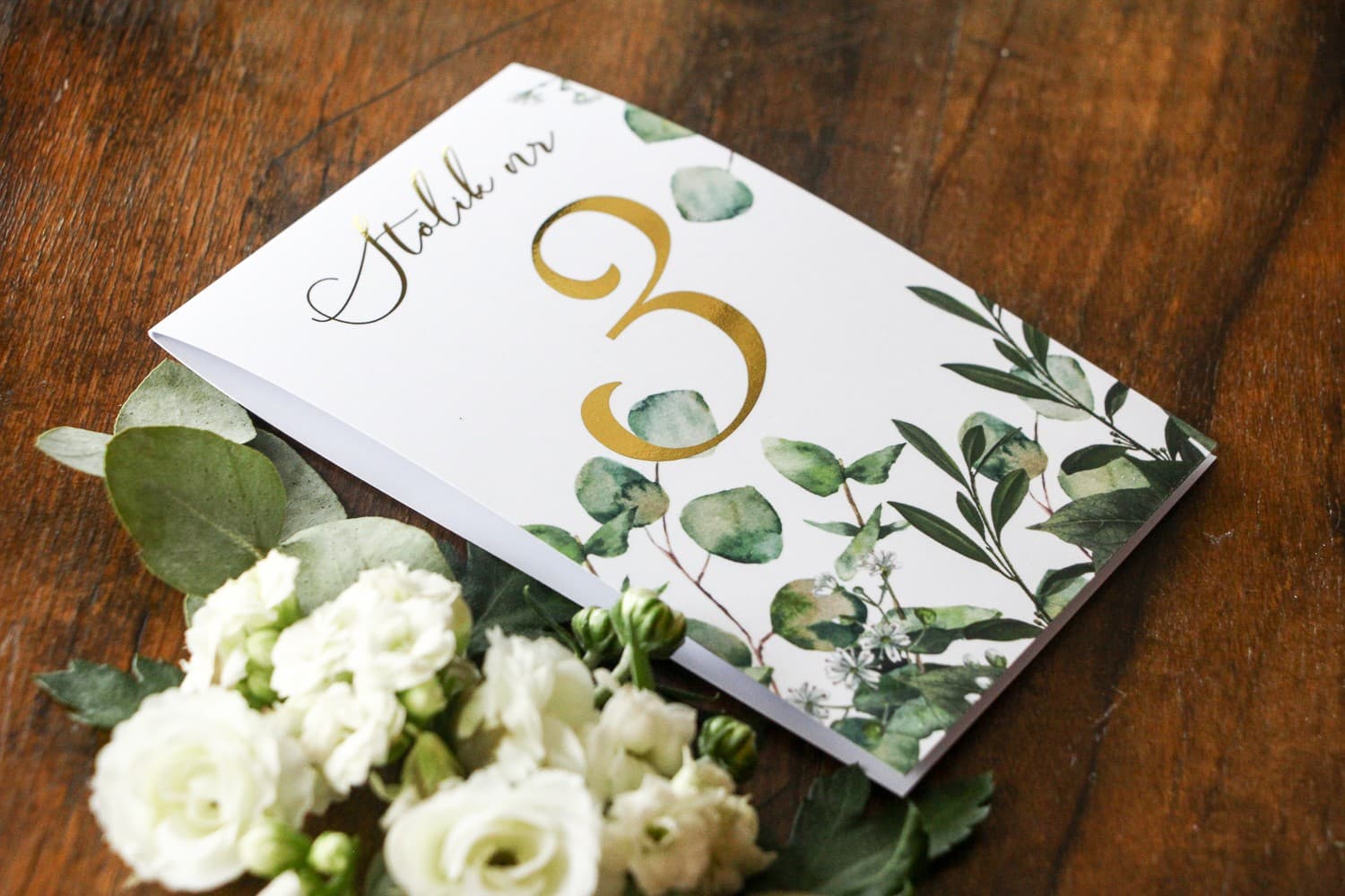 Números de mesa de boda con dorado, eucalipto y paniculata de la colección Soreli n.º 5