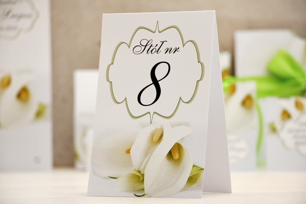 Numéro de table autoportant Felicja n° 5 Numéros de table, table de mariage, mariage - Felicja n° 5 - Délicats lys callas blancs