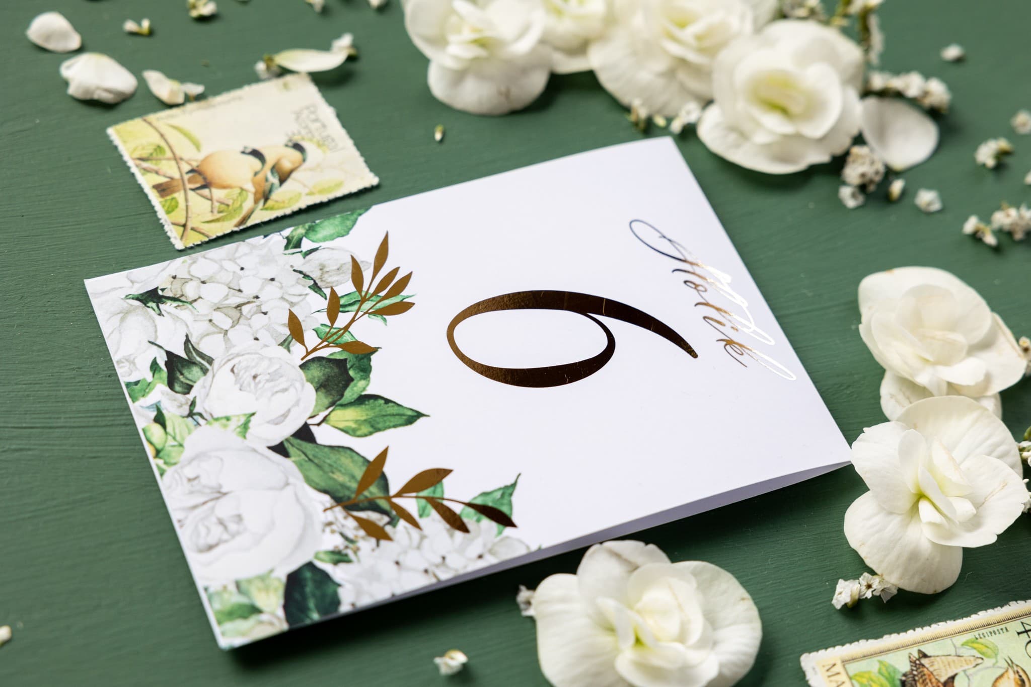 Numéros de Table Dorés avec Pivoines et Hortensias | Numéros de Table de Mariage Élégants | Rubin n° 11